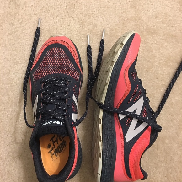 Women’s running shoe - Picture 2 of 3